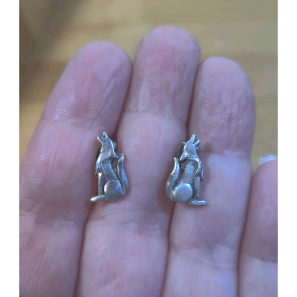 VTG STC Signed Howling Coyote Earrings Sterling Silver Pietced Studs 2g